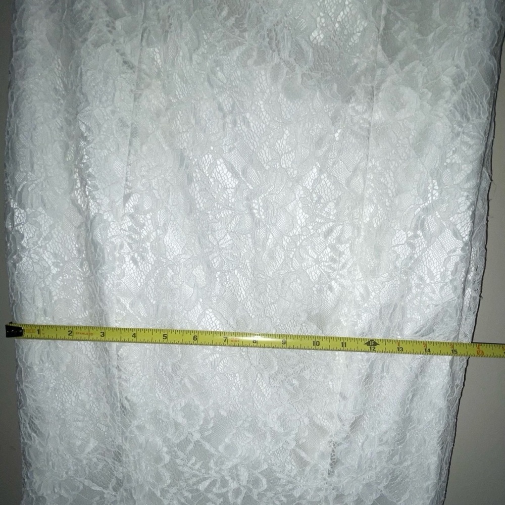 Elegant White Lace Dress - Picture 7 of 9